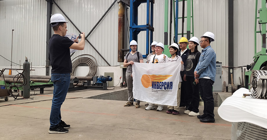 We would like to thank our Russian customers for traveling thousands of miles to visit our company.